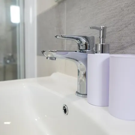 招待所 Serious Job