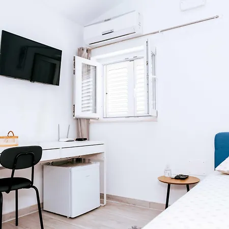 Serious Job 招待所 杜布罗夫尼克