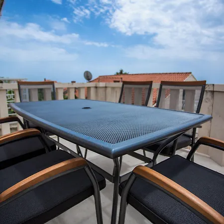 Serious Job 招待所 2*