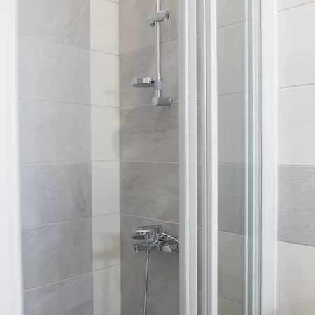 Serious Job Konukevi