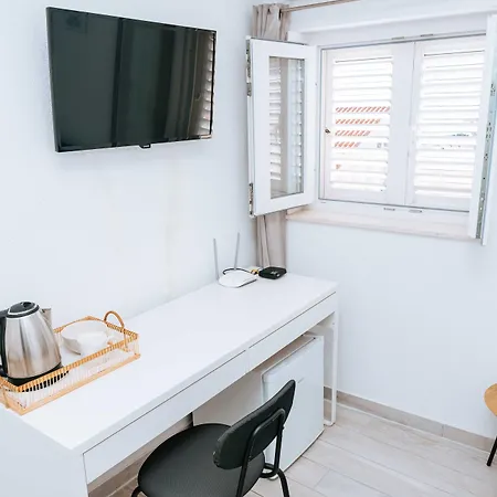 Serious Job Konukevi 2*