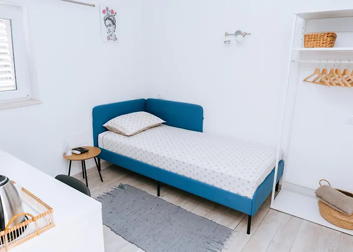 Guest house Serious Job