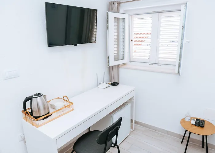 Serious Job Guest house 2*