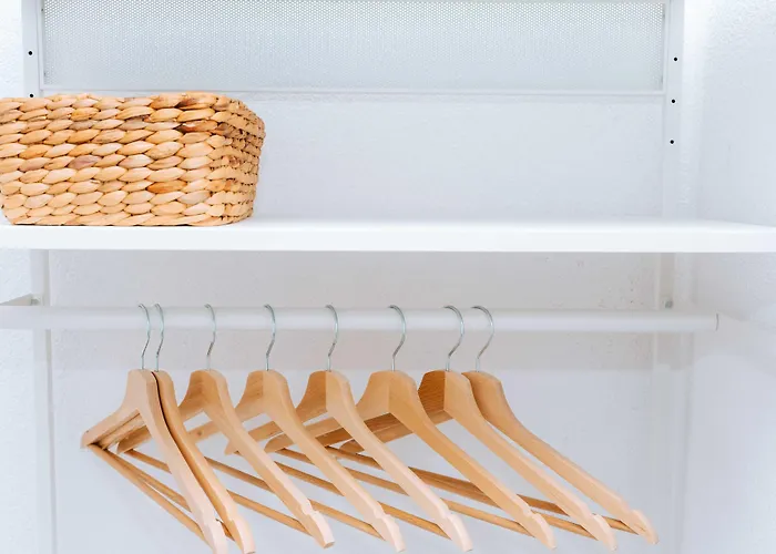 Pensión Serious Job 2*